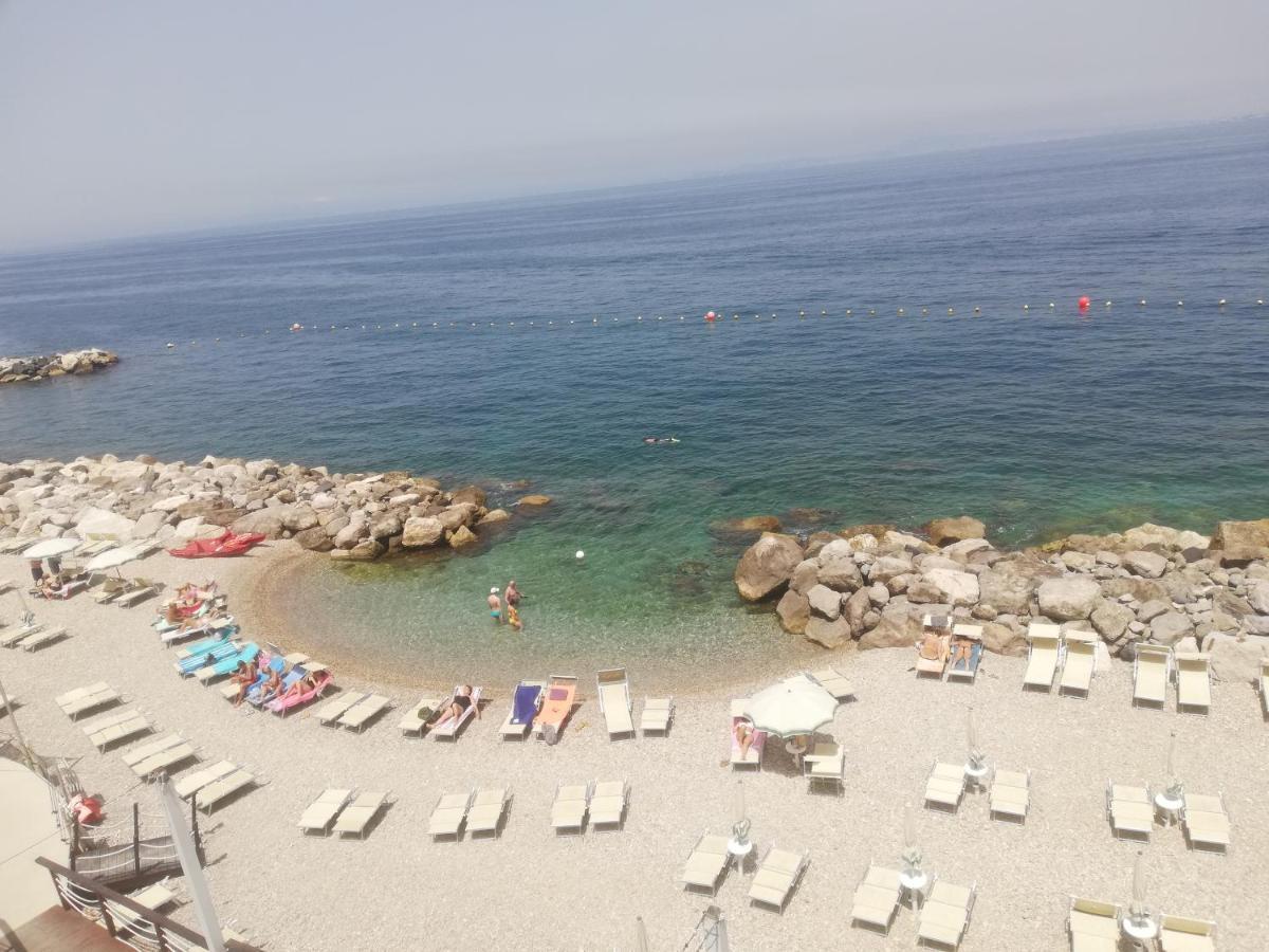 Maremonti Apartments Castellammare di Stabia Bagian luar foto